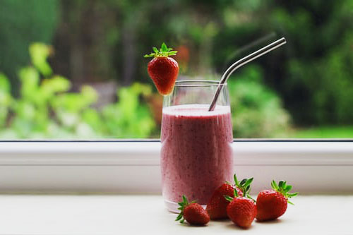 Pomegranate,-Vanilla-&-Strawberry-healthy-smoothie